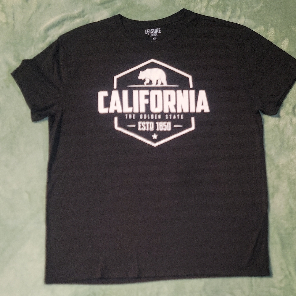 (LEISURE LOUNGE) Black California Graphic T-Shirt. (NWOT)